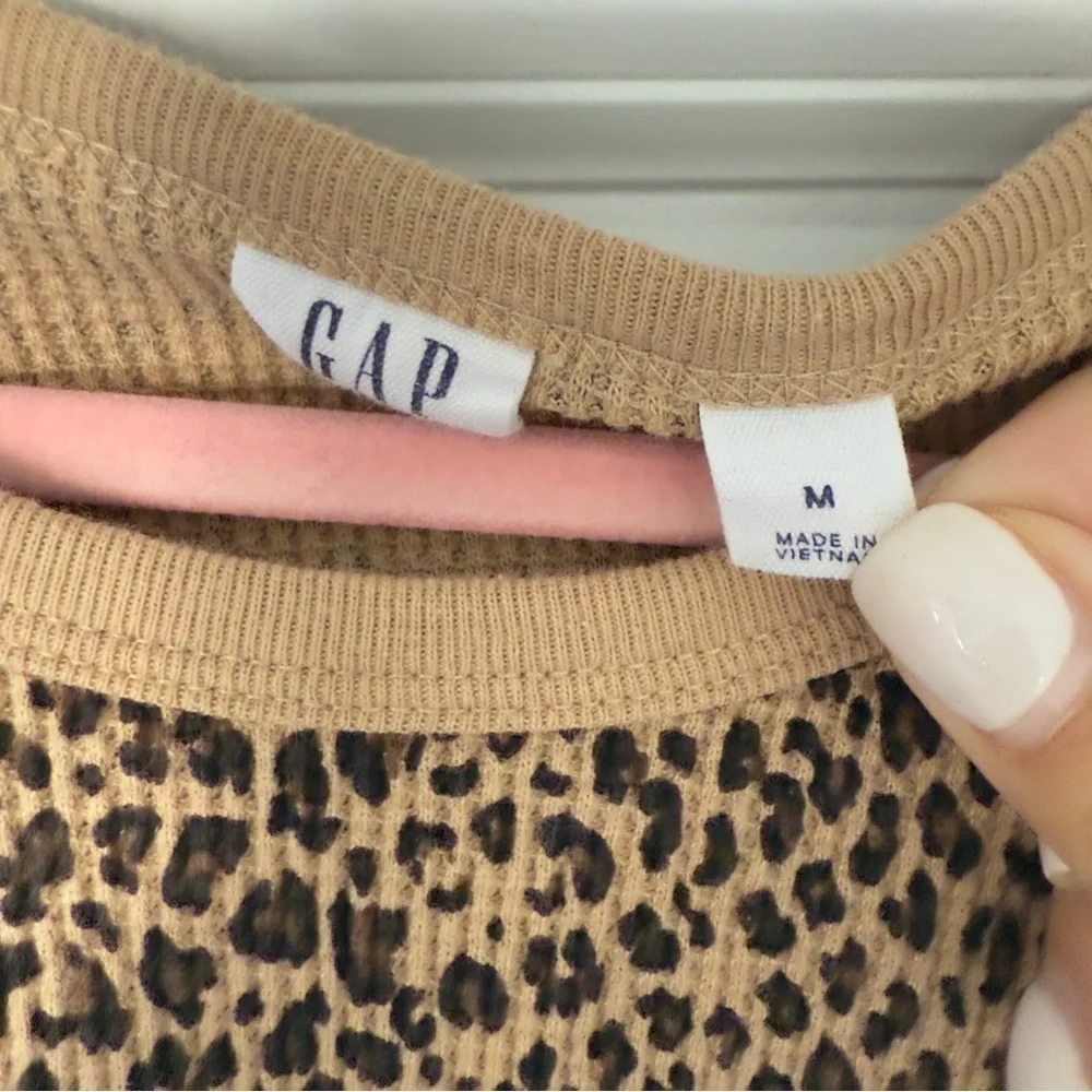 GAP Beige Leopard Print Knit Long Sleeve Top Girls Medium